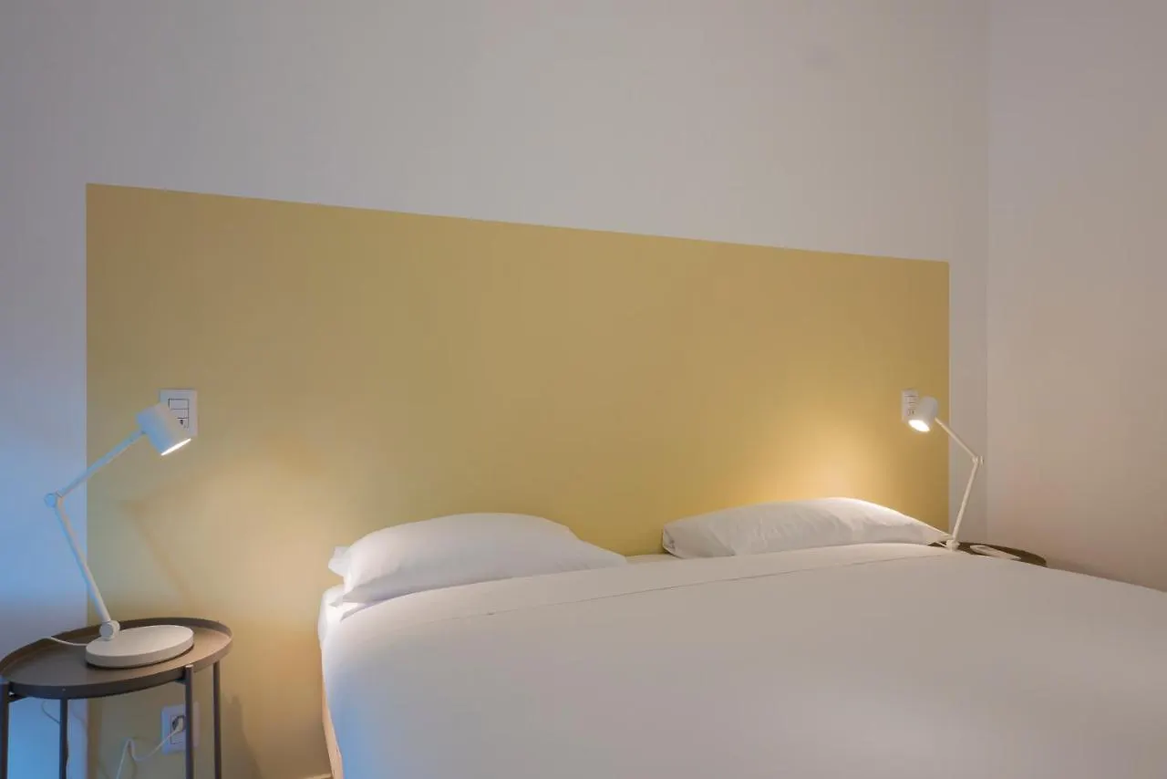 Nuovo E Ampio Appartamento Con Terrazzo - Via Depretis Milaan Italië