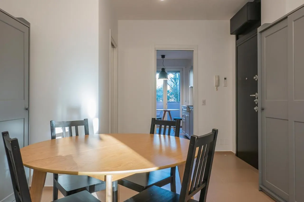 Nuovo E Ampio Appartamento Con Terrazzo - Via Depretis Milan