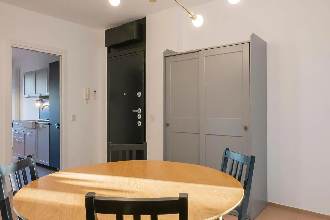 Nuovo E Ampio Appartamento Con Terrazzo - Via Depretis Milán 0*,